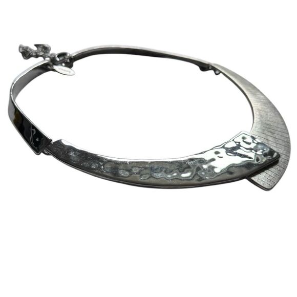 CHICOS OUT OF STOCK Hammered Etched Silver Toned Collar Necklace. - Picture 6 of 8